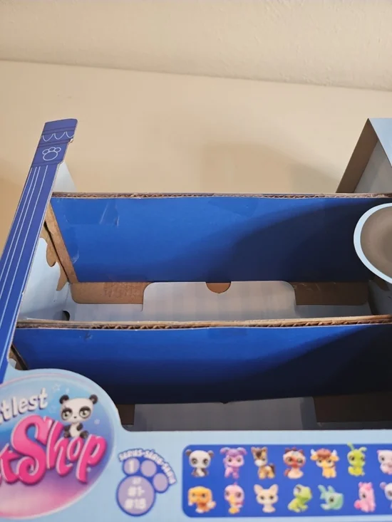 Littlest Pet Shop Generation 7 Series 1 Display Shelf with Pet (Read the Desc) - Picture 8 of 9